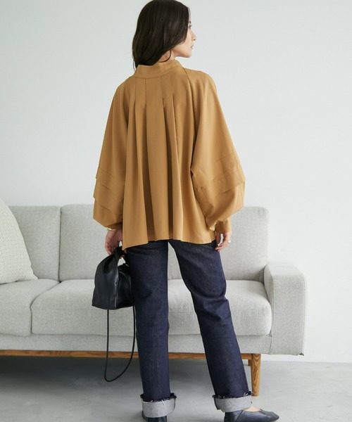 ECRIRE（エクリール）の「【miho.a.nicoコラボ】タックスリーブブラウス（シャツ/ブラウス・レディース・ベージュ/ブラック/オフホワイト・M/L）」の5枚目の写真