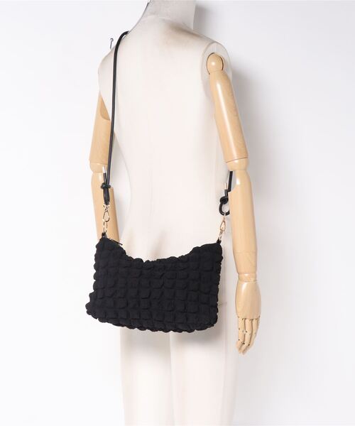 ALTROSE（アルトローズ）の「【WEARISTA　haruさん紹介】ショルダーバッグ [バブル]（ショルダーバッグ・レディース・ブルー/ブラック/ブラウン/アイボリー・FREE）」の7枚目の写真