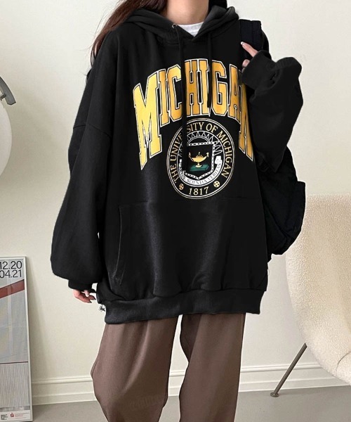 Dalfwin(ダールフィン)の「2022 AW 秋冬 韓国ファッション スウェット レディース MICHIGANプリント パーカー フーディー トレーナー トップス オーバーサイズ ビッグシルエット 2type(スウェット・レディース・ブラック/チャコールグレー/ネイビー・FREE)」の4枚目の写真