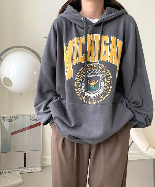Dalfwin(ダールフィン)の「2022 AW 秋冬 韓国ファッション スウェット レディース MICHIGANプリント パーカー フーディー トレーナー トップス オーバーサイズ ビッグシルエット 2type(スウェット・レディース・ブラック/チャコールグレー/ネイビー・FREE)」の9枚目の写真
