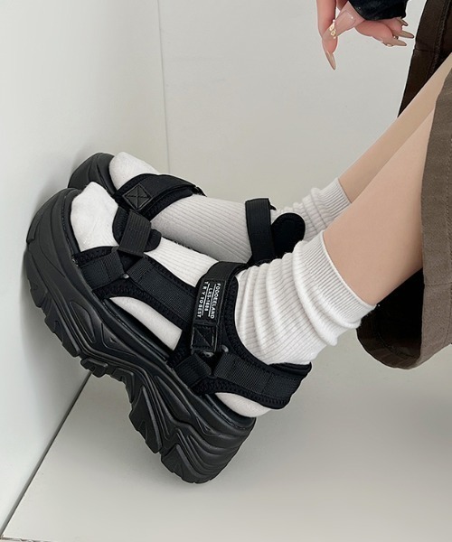 Shoes in Closet(シューズインクローゼット)の「厚底 ボリュームソール ベルクロ ラベル スポーツサンダル 1829(サンダル・レディース・ブラック/アイボリー・S/M/L/LL)」の7枚目の写真