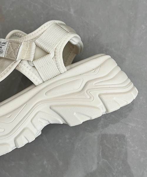 Shoes in Closet(シューズインクローゼット)の「厚底 ボリュームソール ベルクロ ラベル スポーツサンダル 1829(サンダル・レディース・ブラック/アイボリー・S/M/L/LL)」の12枚目の写真