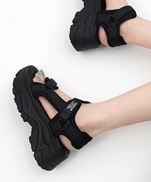 Shoes in Closet(シューズインクローゼット)の「厚底 ボリュームソール ベルクロ ラベル スポーツサンダル 1829(サンダル・レディース・ブラック/アイボリー・S/M/L/LL)」の21枚目の写真
