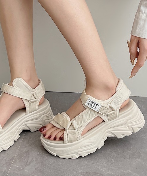 Shoes in Closet(シューズインクローゼット)の「厚底 ボリュームソール ベルクロ ラベル スポーツサンダル 1829(サンダル・レディース・ブラック/アイボリー・S/M/L/LL)」の22枚目の写真