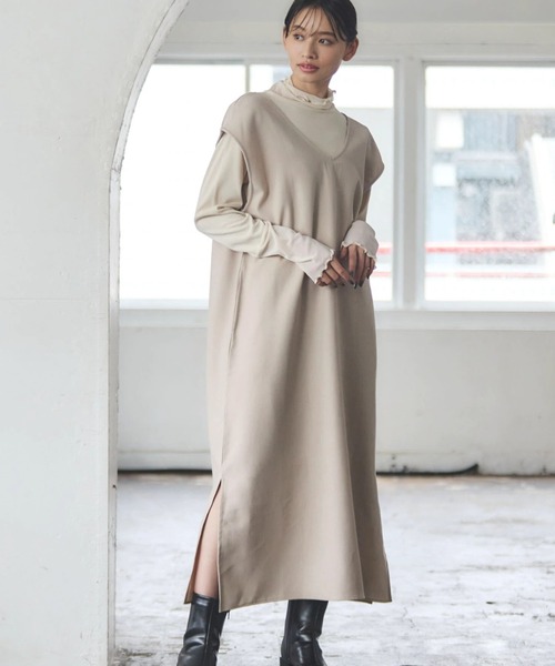 Petit fleur(プチフルール)の「・Petit Fleur Vネックワンピース(ジャンパースカート・レディース・ライトカーキ/グレイッシュベージュ/ブラウン/ブラック・FREE)」の3枚目の写真