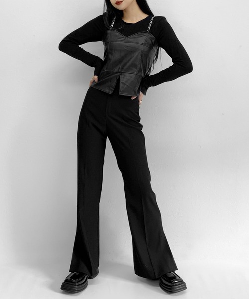 LVEU.（ラブユ.）の「Faux leather chain bustier & long sleeve tee / 合皮チェーンビスチェ＆ロンT（キャミソール・レディース・ブラック・FREE）」の9枚目の写真