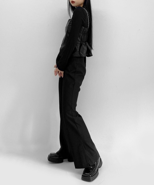 LVEU.（ラブユ.）の「Faux leather chain bustier & long sleeve tee / 合皮チェーンビスチェ＆ロンT（キャミソール・レディース・ブラック・FREE）」の11枚目の写真
