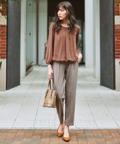 7days Life Styling(セブンデイズライフスタイリング)の「【あったか裏地付】シフォン前タックブラウス(シャツ/ブラウス・レディース・サックスブルー系/オフホワイト/ネイビー/グレー/モカ/パープル系/ライトベージュ/ブラック・S/L/LL/M)」の18枚目の写真