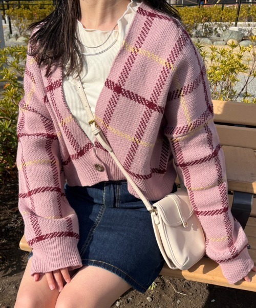 nemne store(ネンネストア)の「深Vネックチェック柄カーディガン(カーディガン/ボレロ・レディース・グリーン/ピンク/ブルー/アイボリー・フリー)」の4枚目の写真