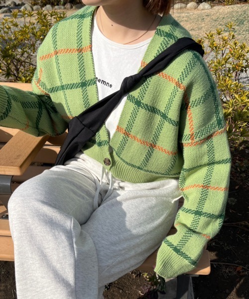 nemne store(ネンネストア)の「深Vネックチェック柄カーディガン(カーディガン/ボレロ・レディース・グリーン/ピンク/ブルー/アイボリー・フリー)」の3枚目の写真