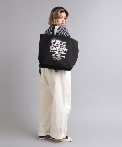 RNA（アールエヌエー）の「E4897 PINK MOTEL ビラトート（トートバッグ・レディース・ブラック/ピンク/キナリ・FREE）」の13枚目の写真