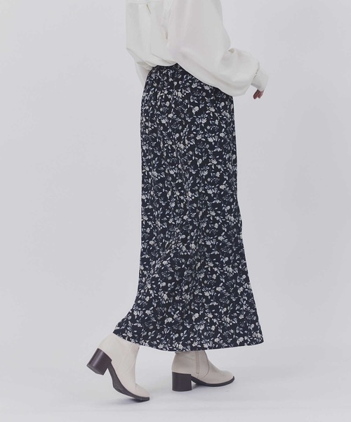HONEYSUCKLE ROSE（ハニーサックルローズ）の「【HONEYSUCKLE ROSE】裾フレアスカート（スカート・レディース・ブラック/ブルー/ダークインディゴブルー/ホワイト×ブラック・M/L）」の4枚目の写真