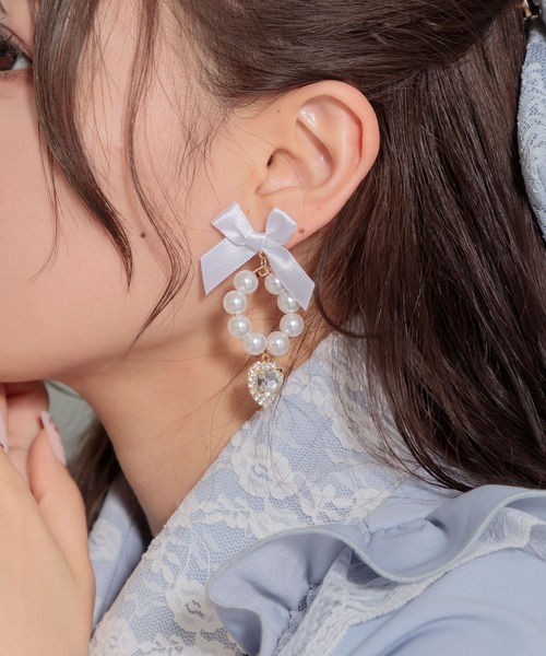 ROJITA(ロジータ)の「リボン付サークルパールイヤリング(イヤリング・レディース・ピンク/ブラック/ホワイト・FREE)」の12枚目の写真