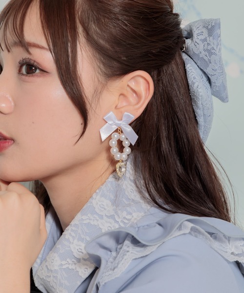 ROJITA(ロジータ)の「リボン付サークルパールイヤリング(イヤリング・レディース・ピンク/ブラック/ホワイト・FREE)」の10枚目の写真