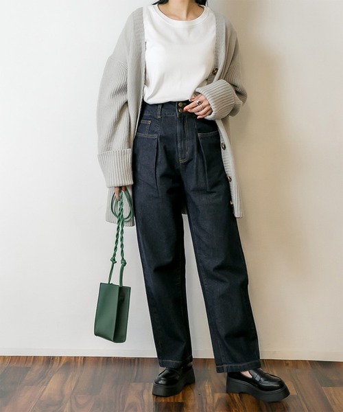 atONE（アットワン）の「atONE ウエストタックハイウエストセミワイドパンツ（デニムパンツ・レディース・ブルー/ネイビー/ダークインディゴブルー/サックスブルー系・LL/L/3L/4L/M）」の3枚目の写真