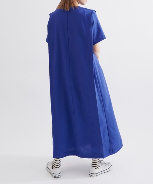 EDIT Gris（エディットグリ）の「【ボディラインを拾わないゆったりシルエット】半袖リネンタッチワンピース（ワンピース・レディース・レッド/ブルー/ブラック/ライトベージュ・FREE）」の7枚目の写真