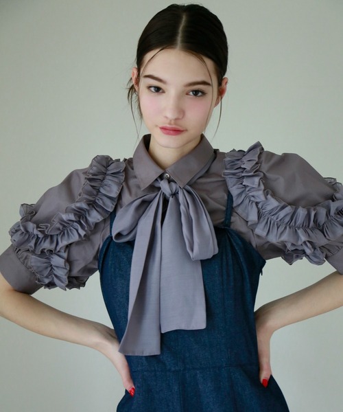 Seemi. byNICECLAUP（ シーミーバイナイスクラップ）の「【Seemi】フリルボウタイブラウス（シャツ/ブラウス・レディース・オフホワイト/グレー/ピンク・FREE）」の2枚目の写真