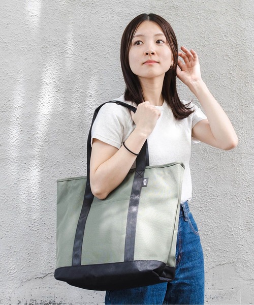 KiU(キウ)の「600D A4対応デイリートートバッグ(18L)(トートバッグ・レディース・ベージュ/ブラック/カーキ/ブラック系その他/ブルー系その他/アニマル/カラフル/ブラック×ライム/ブラック×カーキ/ブラック系その他3/ブラック系その他2・FREE)」の8枚目の写真