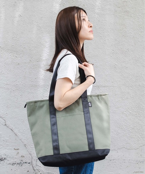 KiU(キウ)の「600D A4対応デイリートートバッグ(18L)(トートバッグ・レディース・ベージュ/ブラック/カーキ/ブラック系その他/ブルー系その他/アニマル/カラフル/ブラック×ライム/ブラック×カーキ/ブラック系その他3/ブラック系その他2・FREE)」の18枚目の写真