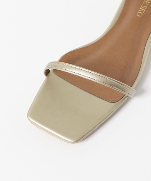 RODE SKO（ロデスコ）の「『MADE IN JAPAN』 ナローストラップフラットサンダル（サンダル・レディース・ブラック/ゴールド・36/37/38）」の10枚目の写真