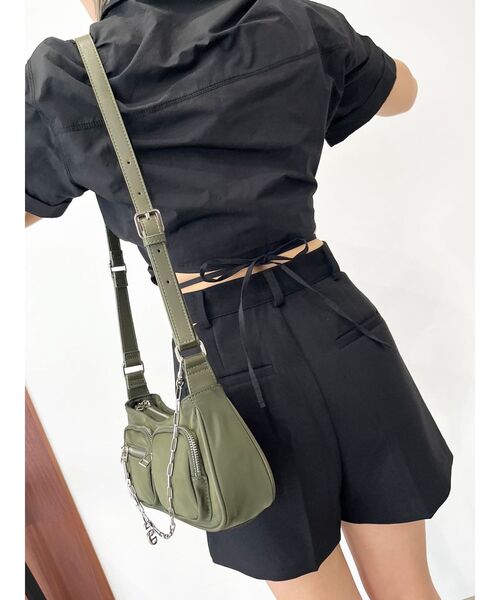 EMODA(エモダ)の「サイドカットショートパンツ(その他パンツ・レディース・アイボリー/ブラック・SMALL/MEDIUM)」の8枚目の写真