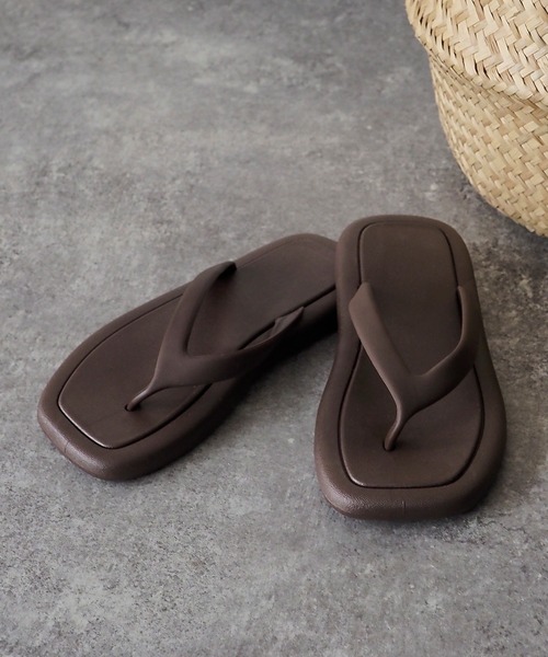 Riberry（リベリー）の「スクエアトゥビーチサンダル（サンダル・レディース・ブラック/ベージュ/ブラウン/ホワイト・MEDIUM/LARGE）」の6枚目の写真