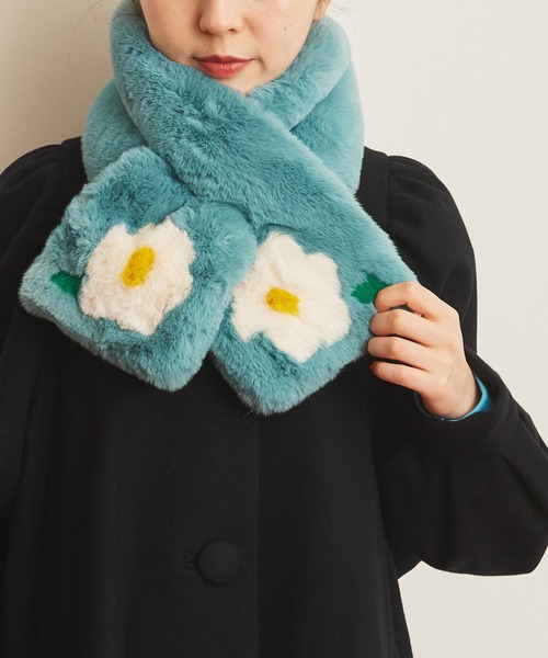 CHILD WOMAN（チャイルドウーマン）の「フェイクファーはめ込み花モチーフマフラー（マフラー・レディース・ブラック/サックスブルー/ブラック系その他/ベージュ/ネイビー・FREE）」の8枚目の写真