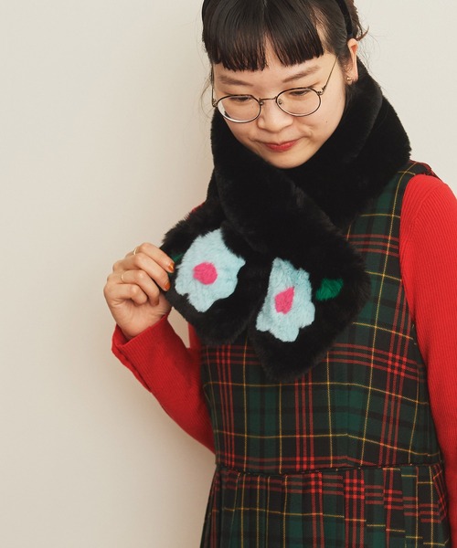 CHILD WOMAN（チャイルドウーマン）の「フェイクファーはめ込み花モチーフマフラー（マフラー・レディース・ブラック/サックスブルー/ブラック系その他/ベージュ/ネイビー・FREE）」の20枚目の写真