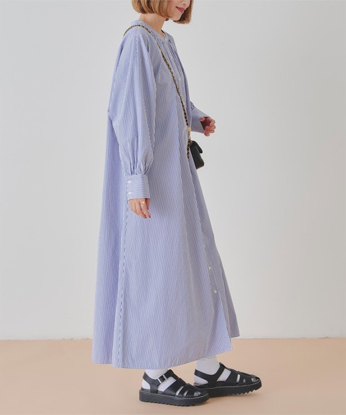 titivate（ティティベイト）の「バンドカラーギャザーシャツワンピース（シャツワンピース・レディース・オフホワイト/ブラック系その他/パープル系その他/ブルー系その他・S/M）」の4枚目の写真