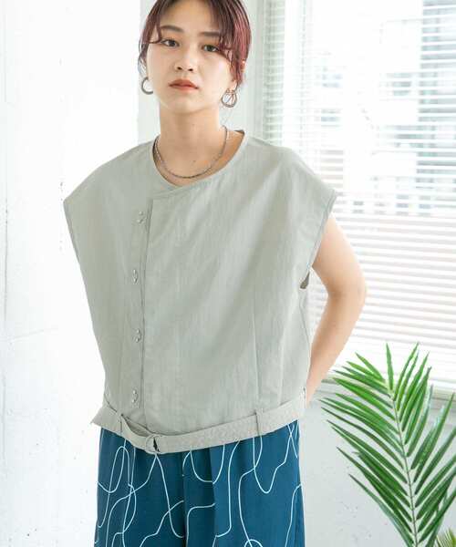 KBF(ケイビーエフ)の「ウエストベルトミリタリーショートベスト(ベスト・レディース・ライトカーキ/チャコールグレー・ONE)」の1枚目の写真