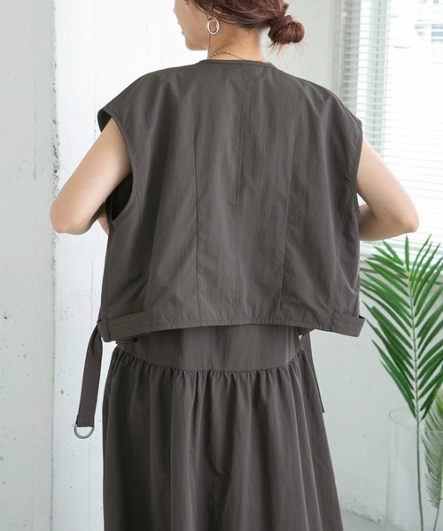 KBF(ケイビーエフ)の「ウエストベルトミリタリーショートベスト(ベスト・レディース・ライトカーキ/チャコールグレー・ONE)」の6枚目の写真