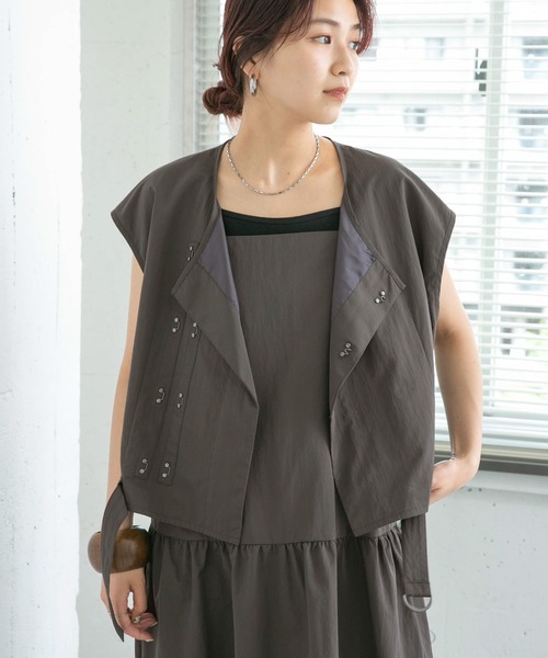 KBF(ケイビーエフ)の「ウエストベルトミリタリーショートベスト(ベスト・レディース・ライトカーキ/チャコールグレー・ONE)」の8枚目の写真