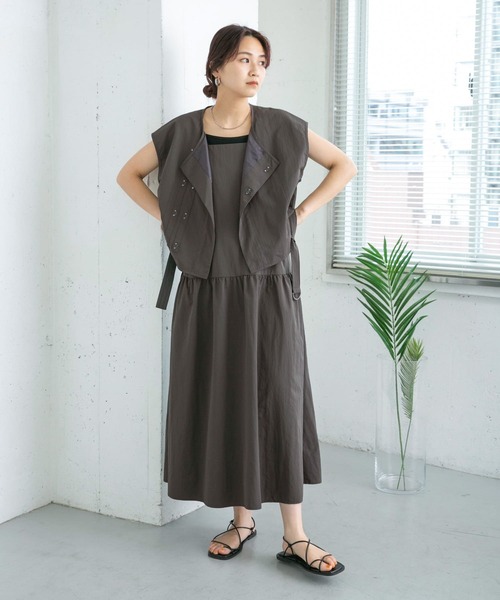 KBF(ケイビーエフ)の「ウエストベルトミリタリーショートベスト(ベスト・レディース・ライトカーキ/チャコールグレー・ONE)」の10枚目の写真