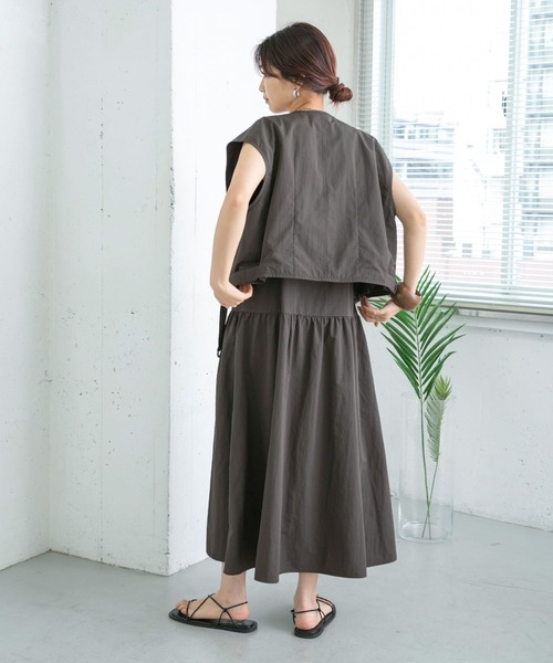 KBF(ケイビーエフ)の「ウエストベルトミリタリーショートベスト(ベスト・レディース・ライトカーキ/チャコールグレー・ONE)」の11枚目の写真