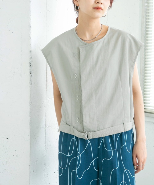 KBF(ケイビーエフ)の「ウエストベルトミリタリーショートベスト(ベスト・レディース・ライトカーキ/チャコールグレー・ONE)」の13枚目の写真