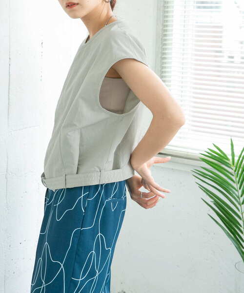 KBF(ケイビーエフ)の「ウエストベルトミリタリーショートベスト(ベスト・レディース・ライトカーキ/チャコールグレー・ONE)」の15枚目の写真