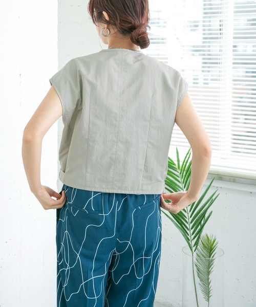 KBF(ケイビーエフ)の「ウエストベルトミリタリーショートベスト(ベスト・レディース・ライトカーキ/チャコールグレー・ONE)」の16枚目の写真