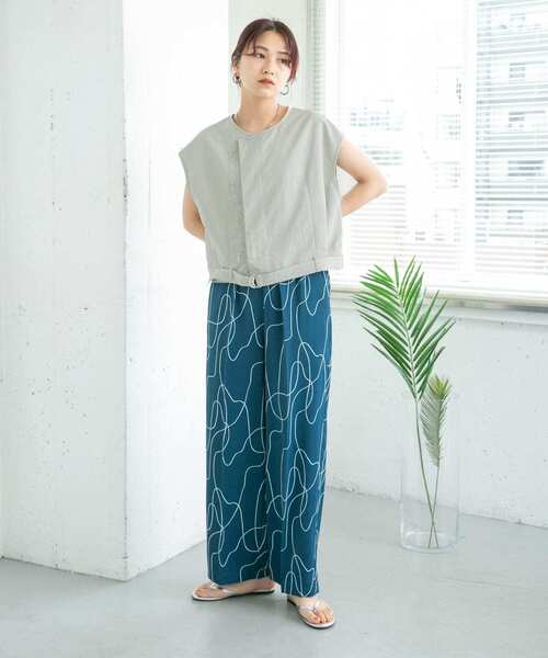 KBF(ケイビーエフ)の「ウエストベルトミリタリーショートベスト(ベスト・レディース・ライトカーキ/チャコールグレー・ONE)」の17枚目の写真