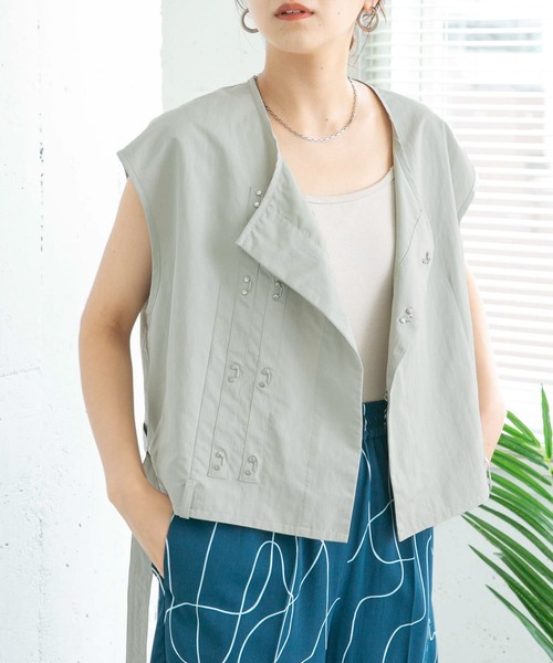 KBF(ケイビーエフ)の「ウエストベルトミリタリーショートベスト(ベスト・レディース・ライトカーキ/チャコールグレー・ONE)」の21枚目の写真