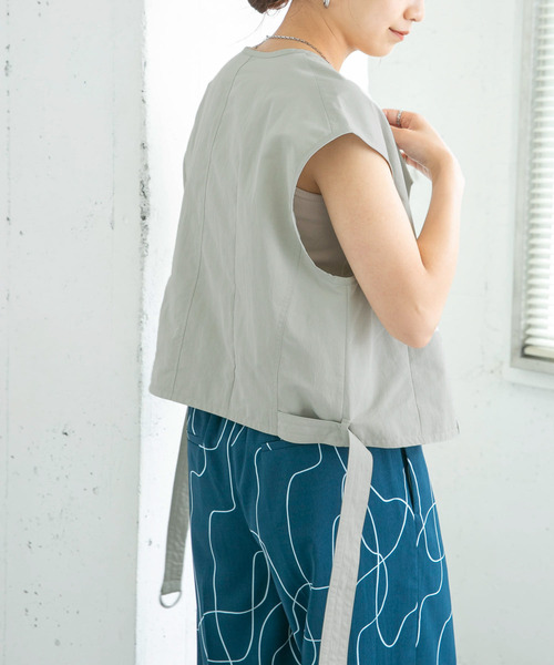 KBF(ケイビーエフ)の「ウエストベルトミリタリーショートベスト(ベスト・レディース・ライトカーキ/チャコールグレー・ONE)」の22枚目の写真