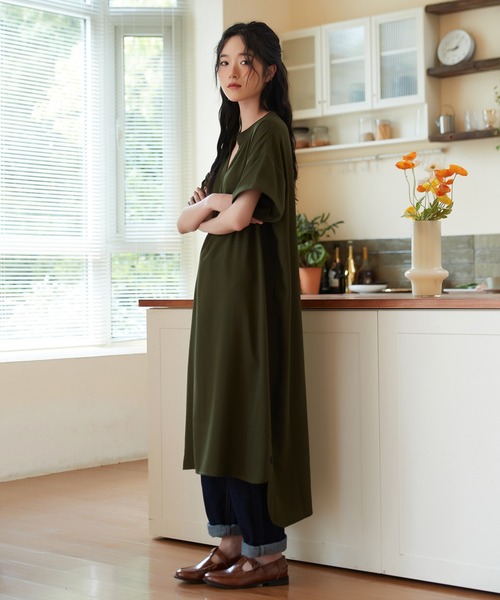 On One's Own(オンワンズオン)の「On One's Own スキッパーカラー半袖ワンピースwith裾スリット(ワンピース・レディース・ブラック/オリーブ/イエロー/グリーン・M/L)」の5枚目の写真