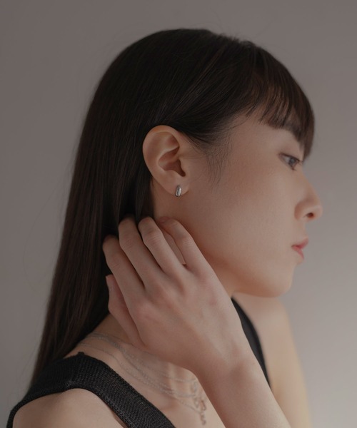 novice（ノーヴィス）の「【novice】Tiny Drop Pierce［Stainless］（ピアス（両耳用）・レディース・シルバー/ゴールド・FREE）」の5枚目の写真