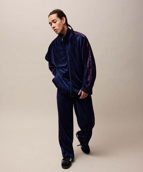 re_k by JUNRED（レクバイジュンレッド）の「re_k by JUNRED / ドレープベロアワイドトラックパンツ（その他パンツ・メンズ・ネイビー/パープル・S/M/L）」の5枚目の写真