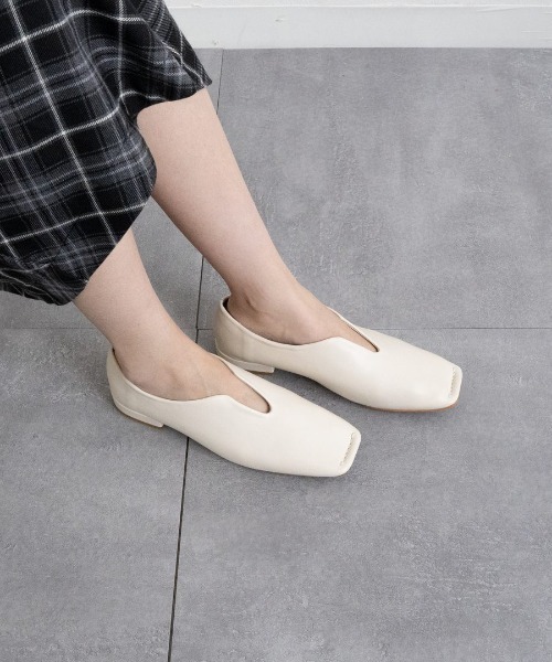 Fabby fabby(ファビィーファビィー)の「スクエアスリットパンプス(パンプス・レディース・ベージュ/ブラウン/ブラック/シルバー/ゴールド/オフホワイト・LARGE/MEDIUM/SMALL)」の8枚目の写真