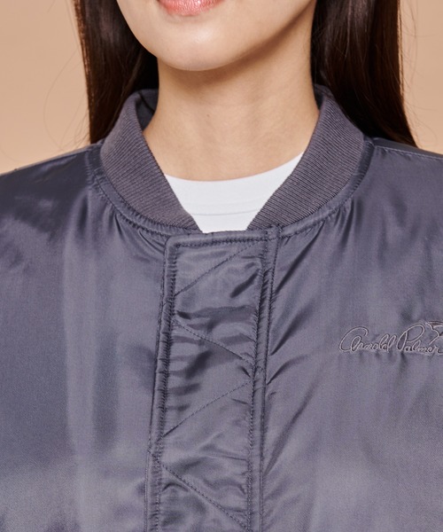 Arnold Palmer(アーノルドパーマー)の「2WAY MA-1 ウラ キルティング ジャケット(ブルゾン・レディース・ブラック/チャコールグレー/ベージュ・S/M/L)」の4枚目の写真