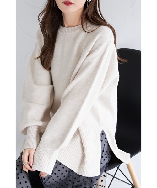 &. NOSTALGIA(アンドドットノスタルジア)の「【ZOZO限定】サイドスリットもちもちニットプルオーバー(ニット/セーター・レディース・オートミール/ネイビー/イエロー・FREE)」の2枚目の写真