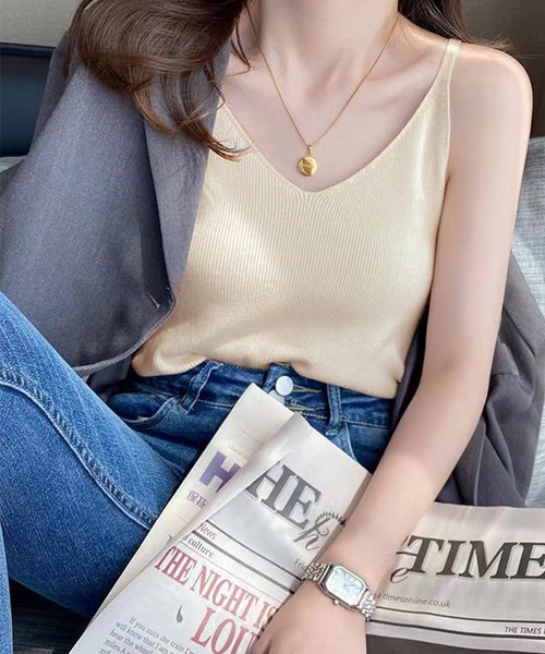 MILAE(ミレ)の「Vネックリブ編みニットタンクトップ キャミソール(タンクトップ・レディース・ホワイト/カーキ/アイボリー/ブラック・FREE)」の5枚目の写真