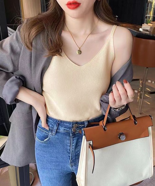 MILAE(ミレ)の「Vネックリブ編みニットタンクトップ キャミソール(タンクトップ・レディース・ホワイト/カーキ/アイボリー/ブラック・FREE)」の7枚目の写真