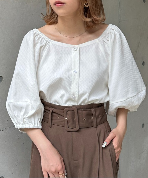 Thevon(ゼボン)の「スクエアネック5分袖バルーンスリーブブラウス(シャツ/ブラウス・レディース・オレンジ/オフホワイト/ブラック/カーキ・FREE)」の2枚目の写真
