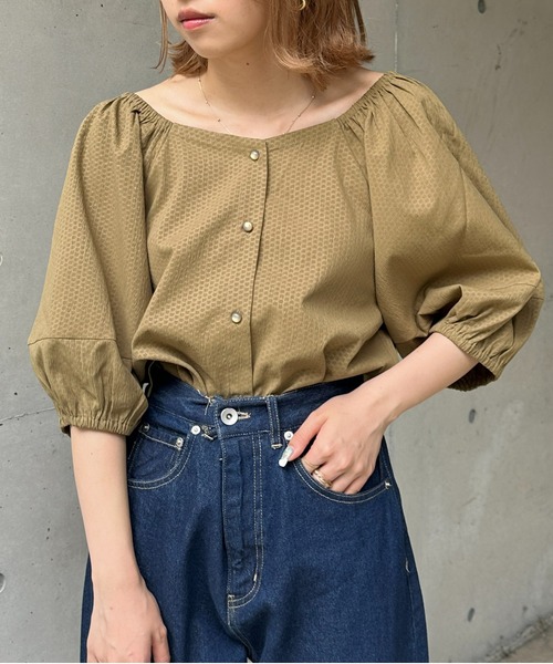 Thevon(ゼボン)の「スクエアネック5分袖バルーンスリーブブラウス(シャツ/ブラウス・レディース・オレンジ/オフホワイト/ブラック/カーキ・FREE)」の1枚目の写真